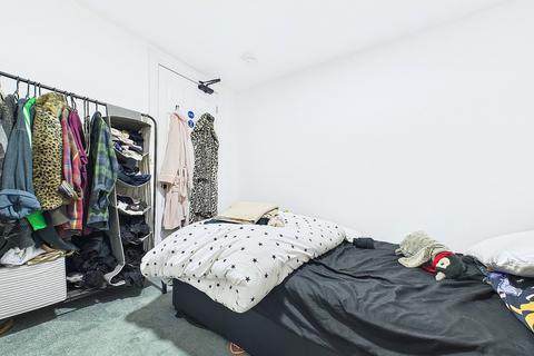 Studio to rent, Bournville Lane, Birmingham, B30