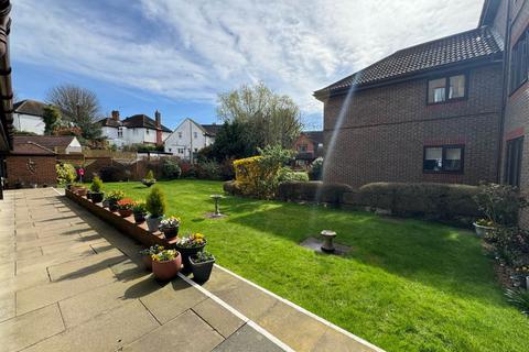 2 bedroom flat for sale, Primrose Court, Brentwood CM14