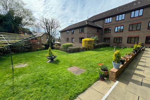 2 bedroom flat for sale, Primrose Court, Brentwood CM14