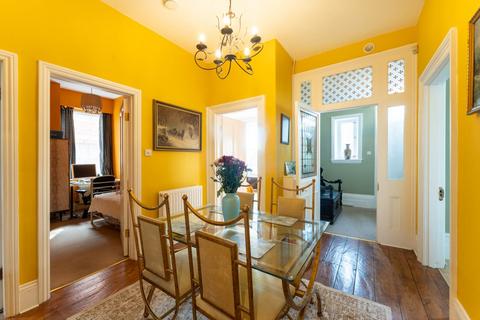 2 bedroom flat for sale, Shrubbery Road, Hillside