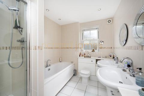 2e Hankins Lane, London, NW7 3AE