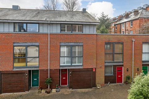 Staple Gardens, Winchester, SO23