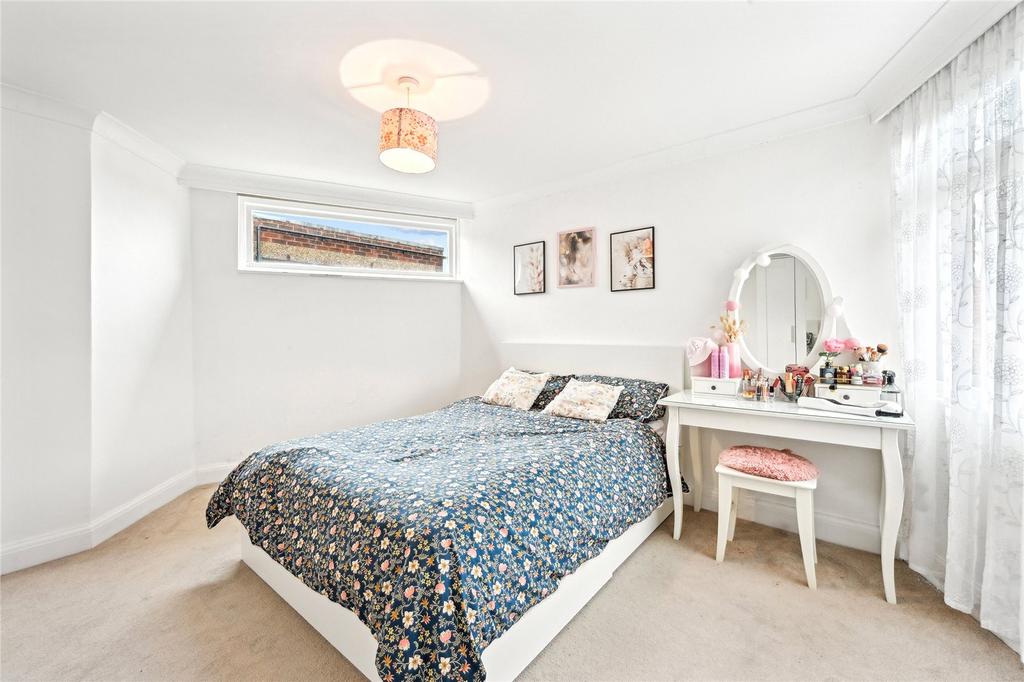 Principal bedroom