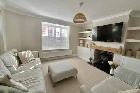 38 Dickens Drive, Old Stratford, Milton Keynes, MK19 6NN