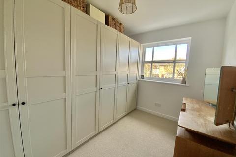 38 Dickens Drive, Old Stratford, Milton Keynes, MK19 6NN