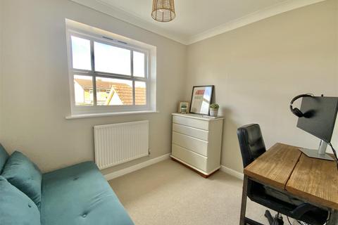 38 Dickens Drive, Old Stratford, Milton Keynes, MK19 6NN