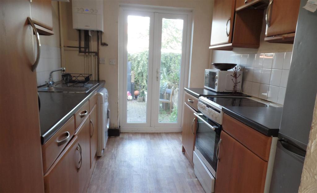 Kitchen lh.jpg