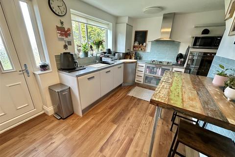 3 bedroom semi-detached house for sale, Sandiway Bank, Dewsbury