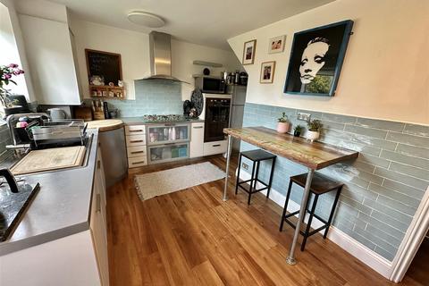 3 bedroom semi-detached house for sale, Sandiway Bank, Dewsbury