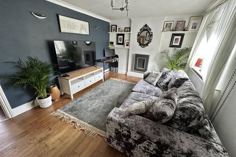 3 bedroom semi-detached house for sale, Sandiway Bank, Dewsbury