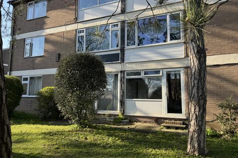 2 bedroom flat for sale, Flat 2, Pine Lodge, Tonbridge Road, Maidstone, Kent ME16 8TA