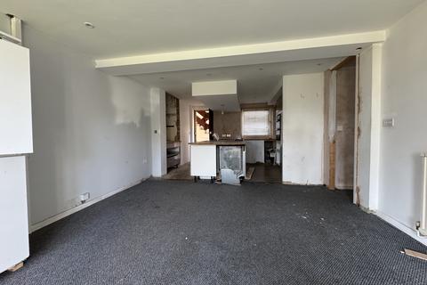 2 bedroom flat for sale, Flat 2, Pine Lodge, Tonbridge Road, Maidstone, Kent ME16 8TA