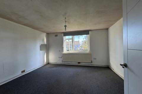 2 bedroom flat for sale, Flat 2, Pine Lodge, Tonbridge Road, Maidstone, Kent ME16 8TA