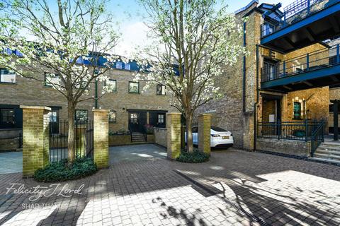 3 bedroom terraced house for sale, The Townhouse, Butlers & Colonial Wharf, Shad Thames, SE1