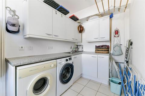 44 Yewlands Close, Banstead, SM7 3DB
