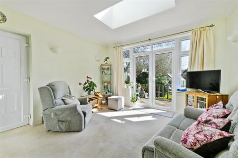 44 Yewlands Close, Banstead, SM7 3DB