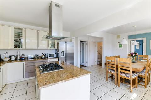 44 Yewlands Close, Banstead, SM7 3DB