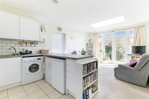 44 Yewlands Close, Banstead, SM7 3DB