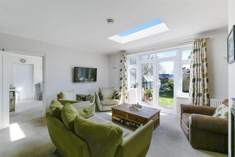 44 Yewlands Close, Banstead, SM7 3DB