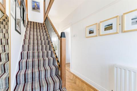 44 Yewlands Close, Banstead, SM7 3DB