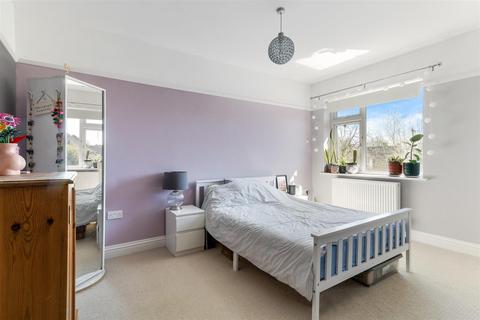 44 Yewlands Close, Banstead, SM7 3DB