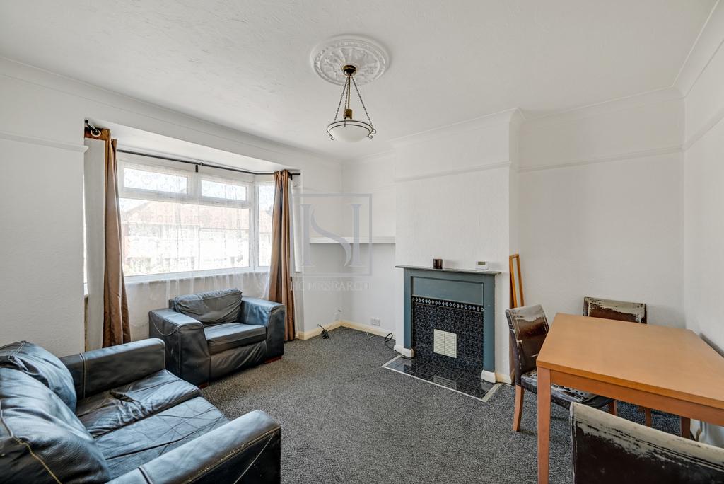 Spacious 2-Bedroom Flat in a Prime Northolt Locat