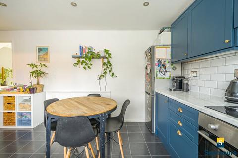 18 Baird Drive, Wood Street Village, Guildford, GU3 3EF