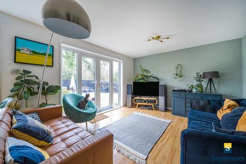 18 Baird Drive, Wood Street Village, Guildford, GU3 3EF