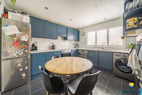 18 Baird Drive, Wood Street Village, Guildford, GU3 3EF
