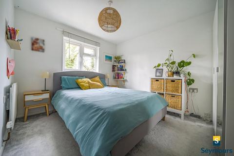 18 Baird Drive, Wood Street Village, Guildford, GU3 3EF