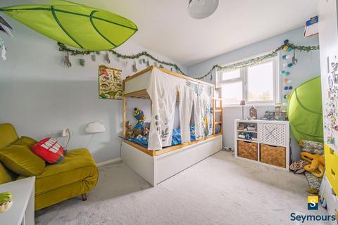 18 Baird Drive, Wood Street Village, Guildford, GU3 3EF