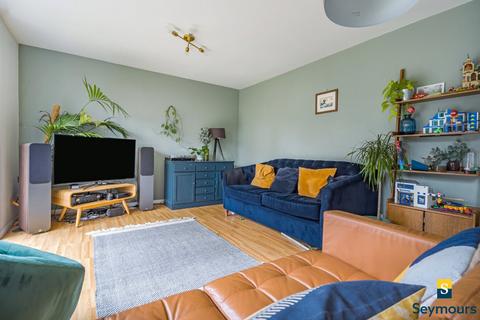 18 Baird Drive, Wood Street Village, Guildford, GU3 3EF