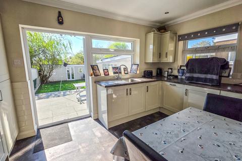5 Highfield Close, Romford, RM5 3RX