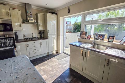 5 Highfield Close, Romford, RM5 3RX