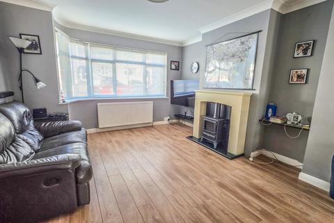 5 Highfield Close, Romford, RM5 3RX