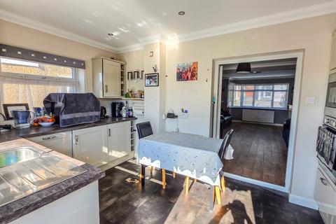 5 Highfield Close, Romford, RM5 3RX