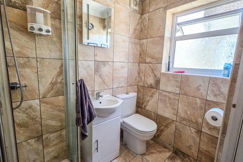 5 Highfield Close, Romford, RM5 3RX