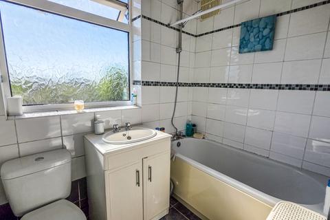 5 Highfield Close, Romford, RM5 3RX