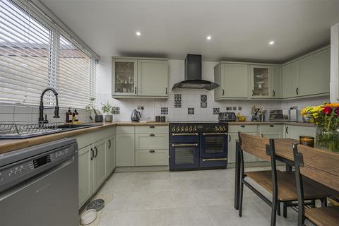 29 Ellison Close, Windsor, SL4 4BZ