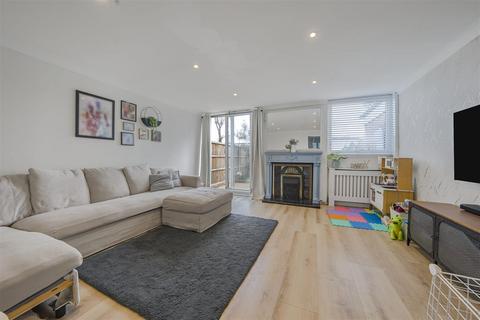 29 Ellison Close, Windsor, SL4 4BZ