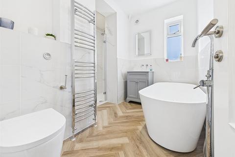 4 bedroom semi-detached house for sale, Valley Drive, Gateshead NE9