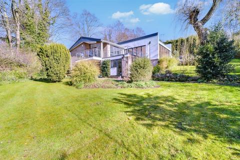 12 Warwick Road, Nottingham, NG3 5ES