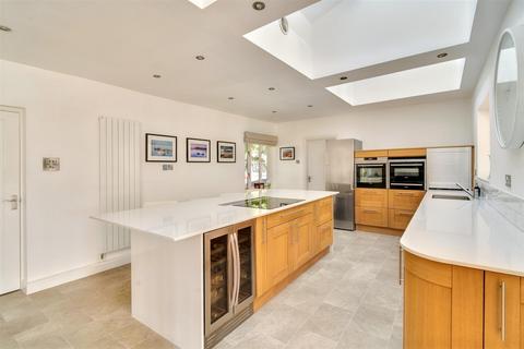 12 Warwick Road, Nottingham, NG3 5ES
