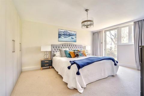 12 Warwick Road, Nottingham, NG3 5ES