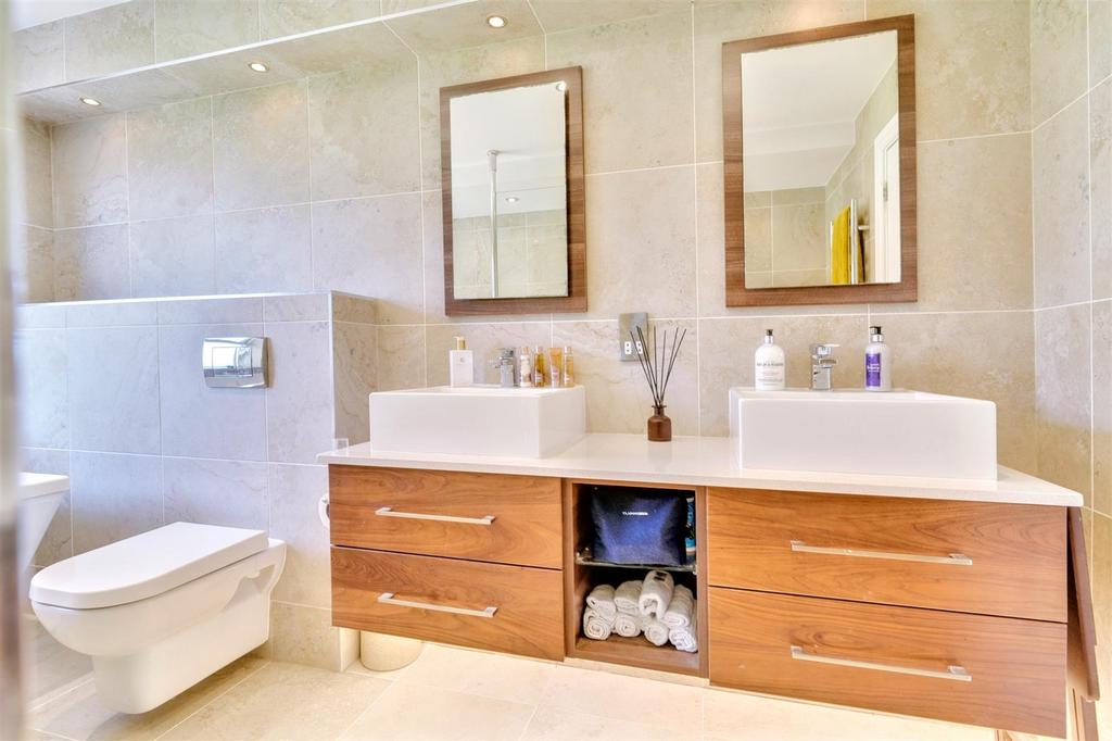 Ensuite  (1).jpeg