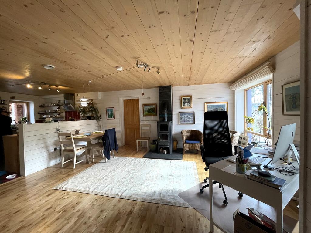 Family Room b.JPG