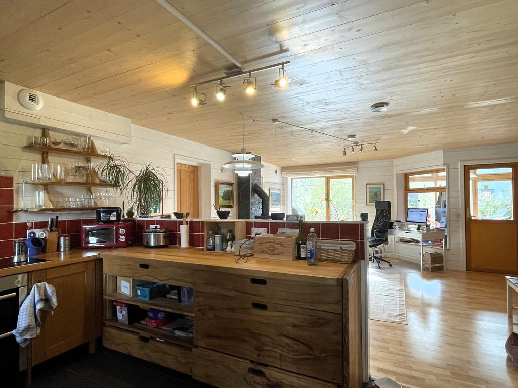 Kitchen c.JPG