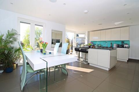 146 Wickham Way, Beckenham, BR3 3AR