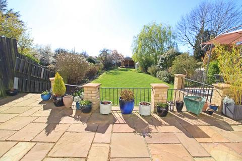 146 Wickham Way, Beckenham, BR3 3AR