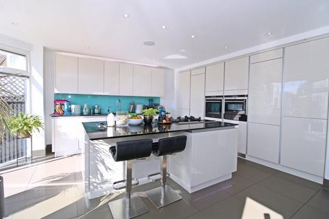 146 Wickham Way, Beckenham, BR3 3AR